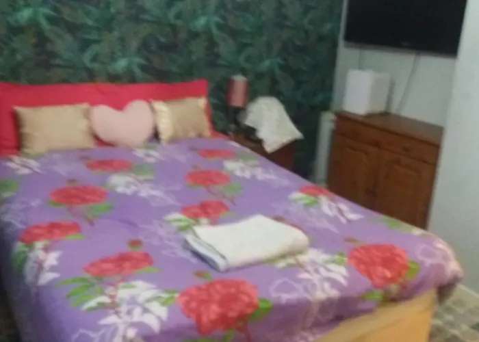 Spacious Double Room Located Within Walking Distance To Seaside And Town