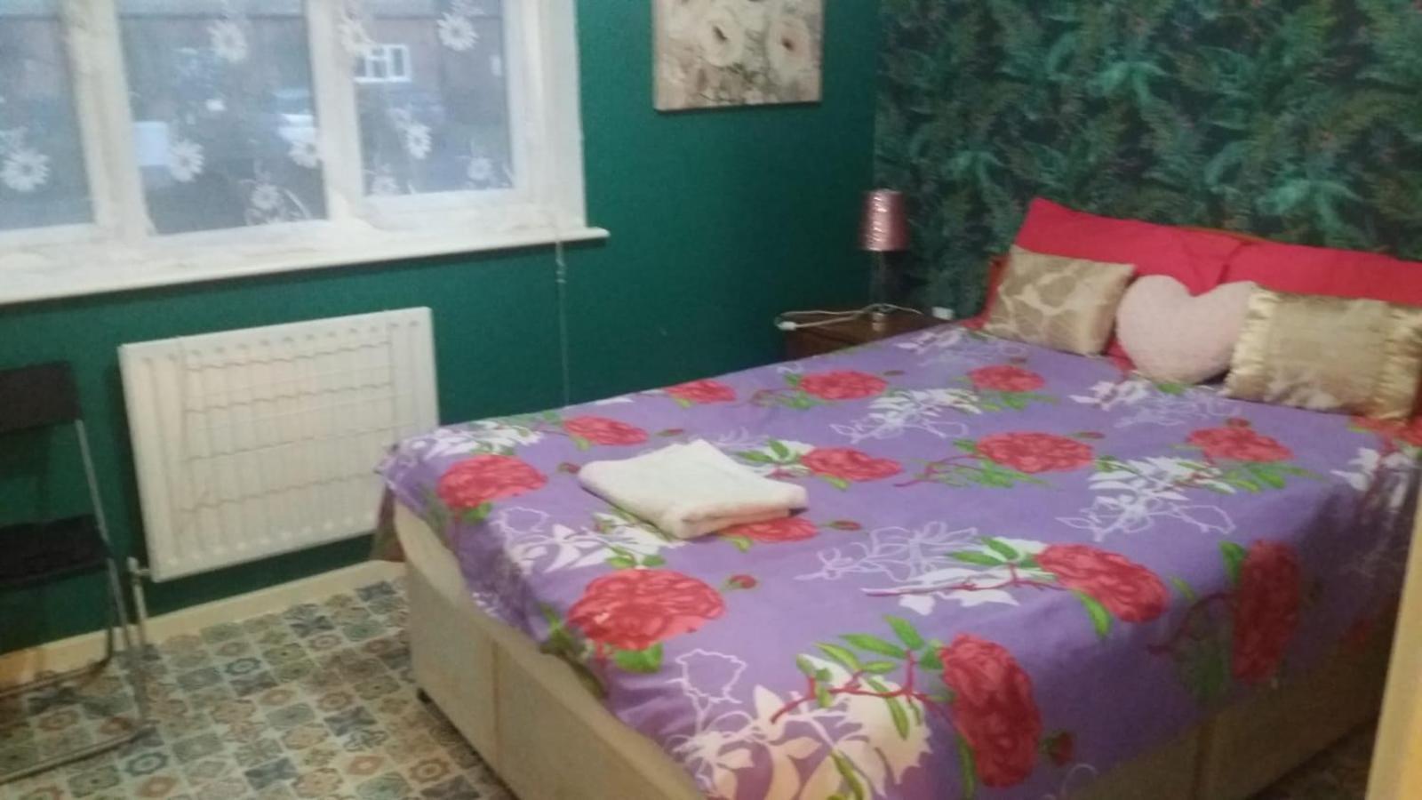 Homestay Spacious Double Located Within Walking Distance To Seaside And Town *